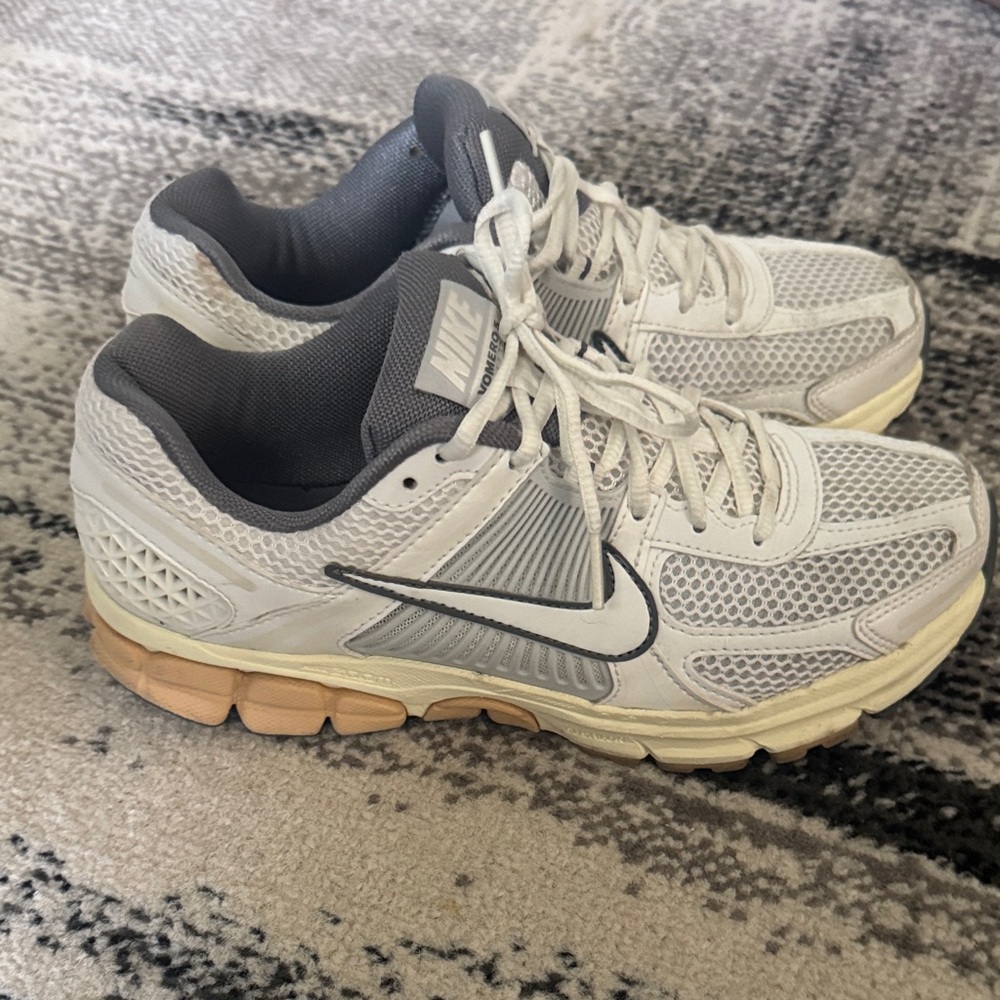 Nike White and Gray Mesh Running Sneakers with Black Swoosh